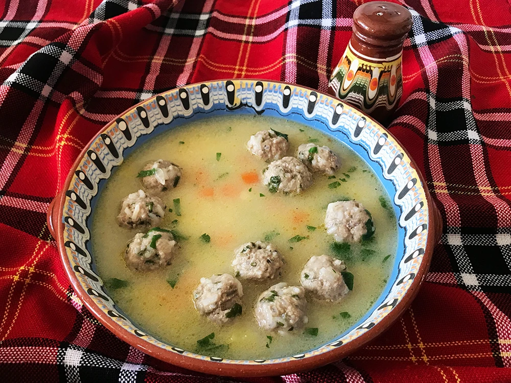 Rezept Supa Toptscheta - leckere Hackbällchen-Suppe aus Bulgarien